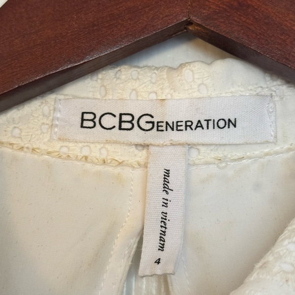 BCBGeneration Beautiful White collared Button-up Eyelet Mini Dress w/cut out Bck - Picture 7 of 16